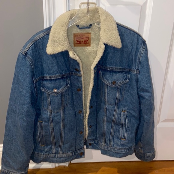 Levi’s Denim Jacket- lined with Sherpa. Size L - Picture 1 of 3